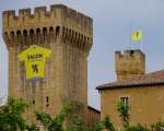 04 - Le château de l'Empéri maillot jaune